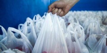 «Κληρώνει» για όσους δεν χρησιμοποιούν πλαστικές σακούλες: Από αυτοκίνητα μέχρι σκούτερ θα χαρίζει το ΥΠΕΝ