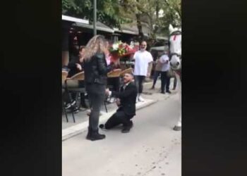 Πτολεμαΐδα: Η ξεχωριστή πρόταση γάμου του Κώστα στη Μένη, με άμαξα! (VIDEO)