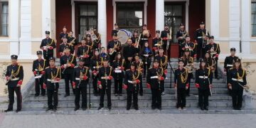 Η Φιλαρμονική ορχήστρα του Δήμου Κοζάνης “Πανδώρα” παιανίζει στους δρόμους της πόλης τιμώντας την 108η επέτειο απελευθέρωσης.  Δείτε το βίντεο