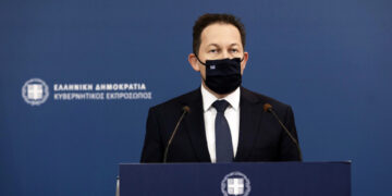 Πέτσας για κορωνοϊό: Παραδειγματική τιμωρία όσων παραβιάζουν τα μέτρα