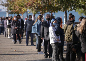 Τρόμαξε η Θεσσαλονίκη: Ατελείωτες ουρές για rapid tests κορωνοϊού -Πλησιάζει το lockdown