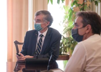 Λήψη μέτρων για τα ομαδικά αθλήματα εξετάζει η κυβέρνηση