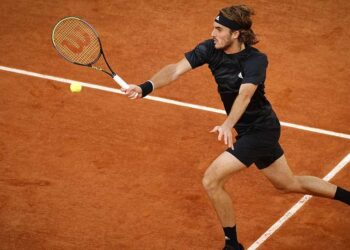Roland Garros: Ο Τσιτσιπάς στους 4 και συνεχίζει να γράφει ιστορία