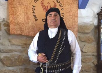 Βαλέριος Ασλανίδης: Ο πρώτος Έλληνας που έκανε το εμβόλιο για τον κορωνοϊό και φτιάχνει το Chardonnay του Πόντου