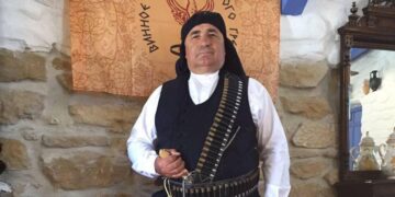 Βαλέριος Ασλανίδης: Ο πρώτος Έλληνας που έκανε το εμβόλιο για τον κορωνοϊό και φτιάχνει το Chardonnay του Πόντου