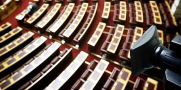 Αλλάζει ο κανονισμός της Βουλής – Τέλος οι διορισμοί συζύγων και συγγενών α’ και β’ βαθμού ως μετακλητών