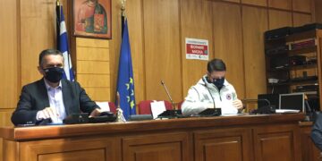 O Nίκος Χαρδαλιάς ανέφερε ονομαστικά καφέ-μπαρ της Κοζάνης στα οποία υπήρχαν κρούσματα – Το πάρτι στο Χρώμιο με 70 άτομα που “έδωσε” 11 κρούσματα – Πώς οι συρροές της Πέλλας επηρέασαν την Κοζάνη – “Τελικά δεν την πλήρωσε η Πέλλα με την αύξηση των κρουσμάτων και την πλήρωσε η Κοζάνη”-Τι είπε για ένα γάμο και δυο κηδείες