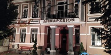 Πορτοκαλί φωταγωγήθηκε το Δημαρχείο Φλώρινας για την Παγκόσμια Ημέρα για την εξάλειψη της βίας κατά των γυναικών