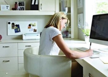 Lockdown: Παρατείνεται μέχρι τα τέλη του έτους η υποχρεωτική τηλεργασία -Τι ισχύει για το κλιμακωτό ωράριο