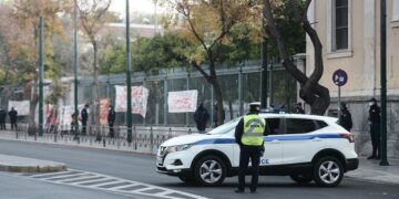 Πολυτεχνείο: «Φρούριο» η Αθήνα με περιπολίες, μπλόκα και κυκλοφοριακές ρυθμίσεις