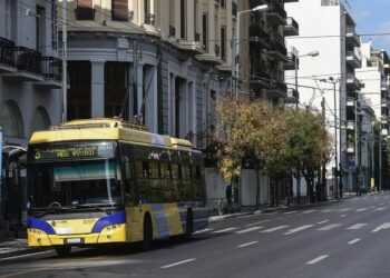Κορωνοϊός: «Πόλεμος» στις ΜΕΘ, 3.500 ασθενείς στα νοσοκομεία – Σκέψεις για lockdown τύπου Μαρτίου ή για επαναλαμβανόμενα δεκαπενθήμερα