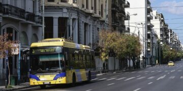 Κορωνοϊός: «Πόλεμος» στις ΜΕΘ, 3.500 ασθενείς στα νοσοκομεία – Σκέψεις για lockdown τύπου Μαρτίου ή για επαναλαμβανόμενα δεκαπενθήμερα