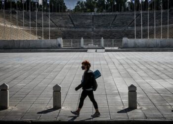 Κορωνοϊός: Πώς θα κυκλοφορούμε από σήμερα – Τα δύο νέα μέτρα που μελετούν οι ειδικοί