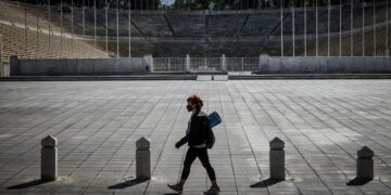 Κορωνοϊός: Πώς θα κυκλοφορούμε από σήμερα – Τα δύο νέα μέτρα που μελετούν οι ειδικοί