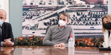 Μητσοτάκης: Χριστούγεννα με μια οικογένεια ακόμα