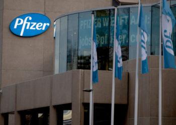 Κορωνοϊός: Η Pfizer ετοιμάζει νέα εκδοχή του εμβολίου σε σκόνη – Δεν θα χρειάζεται βαθιά κατάψυξη