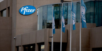 Κορωνοϊός: Η Pfizer ετοιμάζει νέα εκδοχή του εμβολίου σε σκόνη – Δεν θα χρειάζεται βαθιά κατάψυξη
