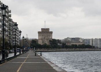 Εισηγήσεις για καθολικό lockdown στη Θεσσαλονίκη: Κλείνουν όλα τα σχολεία, απαγόρευση κυκλοφορίας