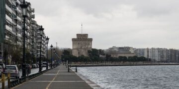 Εισηγήσεις για καθολικό lockdown στη Θεσσαλονίκη: Κλείνουν όλα τα σχολεία, απαγόρευση κυκλοφορίας