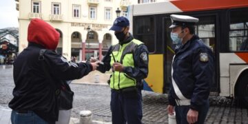 Κορωνοϊός: Έβρεξε πρόστιμα για μάσκες και μετακινήσεις στην Θεσσαλονίκη