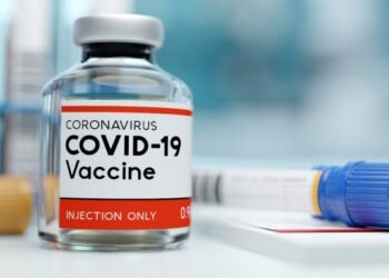 Ο Ευρωπαϊκός Οργανισμός Φαρμάκων θα εξετάσει μέσα στον Δεκέμβριο την έγκριση των εμβολίων της Pfizer και της Moderna