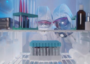 Ίδρυμα Μποδοσάκη: Δωρεά στο ΕΣΥ 14 υπερκαταψυκτών για τη φύλαξη των εμβολίων κατά του κορωνοϊού