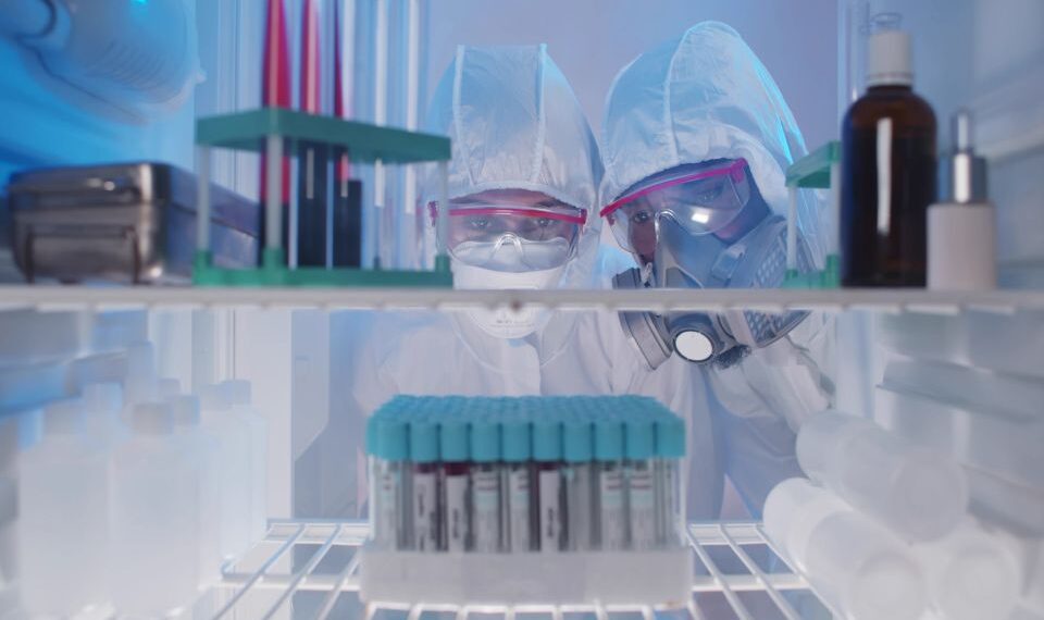 Ίδρυμα Μποδοσάκη: Δωρεά στο ΕΣΥ 14 υπερκαταψυκτών για τη φύλαξη των εμβολίων κατά του κορωνοϊού