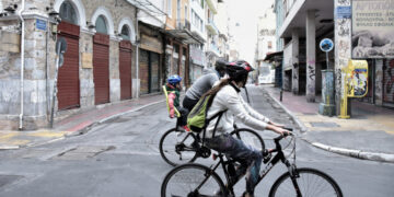 Ο πρύτανης Δημόπουλος εξηγεί ποια μέτρα πρέπει να τηρούμε αφού κάνουμε το εμβόλιο του κορωνοϊού