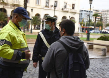 Κορωνοϊός: Πόσες παραβάσεις σημειώθηκαν χθες Πέμπτη για μη χρήση μάσκας και μετακίνηση σε απαγορευμένες ώρες στη Δ. Μακεδονία