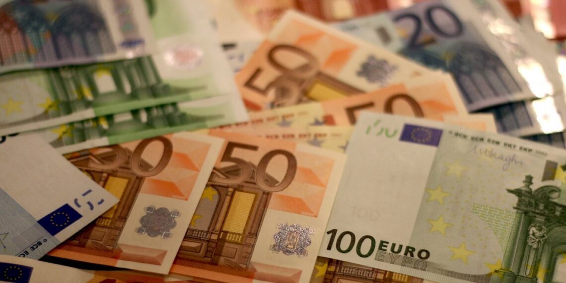 Πως θα πάρουν το επίδομα των 400 ευρώ οι 130.000 μακροχρόνια άνεργοι