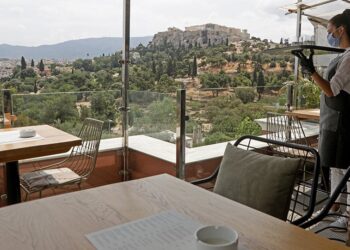 Μητσοτάκης: Επίδομα 800 ευρώ αντί 534 ευρώ για εκείνους που είναι σε αναστολή εργασίας τον Νοέμβριο-Ενίσχυση 400 ευρώ και σε μη επιδοτούμενους ανέργους