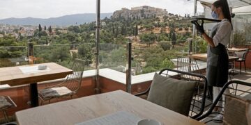 Μητσοτάκης: Επίδομα 800 ευρώ αντί 534 ευρώ για εκείνους που είναι σε αναστολή εργασίας τον Νοέμβριο-Ενίσχυση 400 ευρώ και σε μη επιδοτούμενους ανέργους