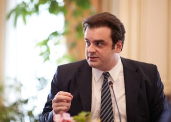 Πιερρακάκης : «Οι πολίτες μπορούν να κάνουν τα ραντεβού στα ΚΕΠ μέσω τηλεδιάσκεψης»