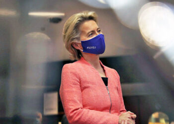 Ούρσουλα φον ντερ Λάιεν: Οι πρώτοι Ευρωπαίοι πιθανώς να εμβολιαστούν τέλη Δεκεμβρίου