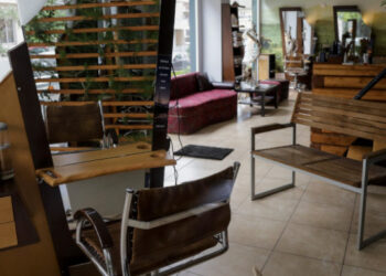 Νέα μέτρα για τον κορωνοϊό: Πώς θα λειτουργούν πλέον τα κομμωτήρια