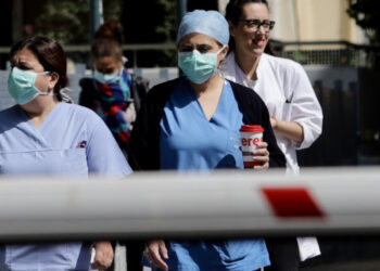 ΦΕΚ: Γιατροί και νοσηλευτές «εκτός» γενικού περιορισμού κυκλοφορίας