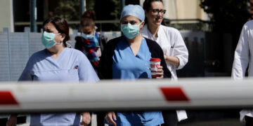 ΦΕΚ: Γιατροί και νοσηλευτές «εκτός» γενικού περιορισμού κυκλοφορίας