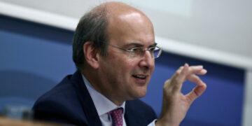 Χατζηδάκης: Η εγκατάσταση έξυπνων μετρητών θα μειώσει το ενεργειακό κόστος στα νοικοκυριά