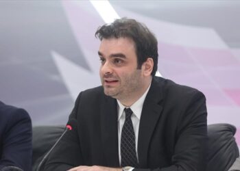 Πιερρακάκης: «Αισθητά μειωμένος ο αριθμός των SMS για μετακίνηση»