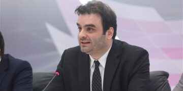 Πιερρακάκης: «Αισθητά μειωμένος ο αριθμός των SMS για μετακίνηση»