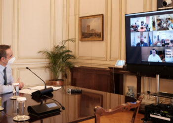 Μητσοτάκης: Αορίστου χρόνου όλοι οι γιατροί στις ΜΕΘ