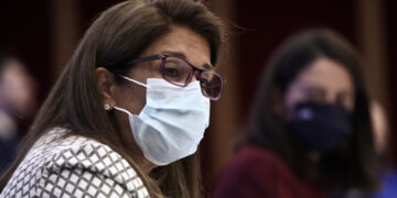 Παπαευαγγέλου: Σε δύο ταχύτητες η άρση του lockdown – Να ανοίξουν τα δημοτικά