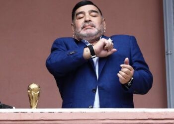 “Χειρουργείται επειγόντως στον εγκέφαλο ο Μαραντόνα”