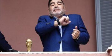 “Χειρουργείται επειγόντως στον εγκέφαλο ο Μαραντόνα”
