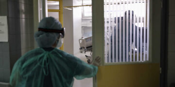 Πρόταση για συνεχή lockdown – «Να ανοίγουμε 14 μέρες, να κλείνουμε 21»