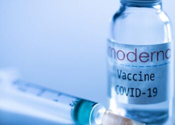 Κορωνοϊός – Moderna και Pfizer: Ομοιότητες, διαφορές και σημαντικές ερωτήσεις για τα εμβόλια που φέρνουν την ελπίδα