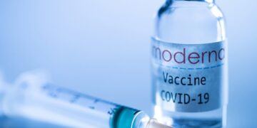 Κορωνοϊός – Moderna και Pfizer: Ομοιότητες, διαφορές και σημαντικές ερωτήσεις για τα εμβόλια που φέρνουν την ελπίδα