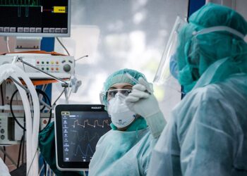 Κορωνοϊός: Σε κατάσταση «πολέμου» τα νοσοκομεία – 1.004 ασθενείς έχουν καταλήξει τον Νοέμβριο!