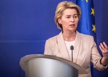 Φον ντερ Λάιεν: Θα υπογράψουμε συμβόλαιο με την Pfizer για 300 εκατ. δόσεις εμβολίου