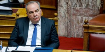 Παπαθανάσης: Δεν αποκλείεται απαγόρευση κυκλοφορίας μετά τις 9 – Εξετάζεται «κόφτης» στα SMS